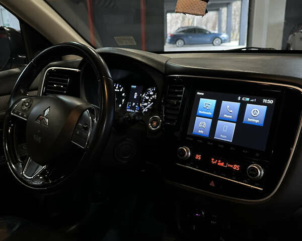 Серый Мицубиси Аутлендер, объемом двигателя 2.36 л и пробегом 130 тыс. км за 17300 $, фото 7 на Automoto.ua