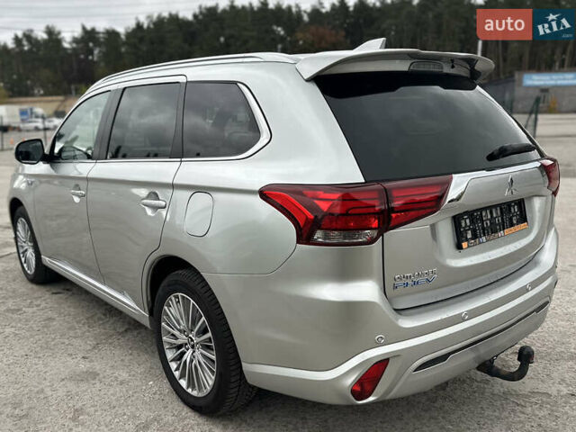 Сірий Міцубісі Аутлендер, об'ємом двигуна 2.36 л та пробігом 179 тис. км за 24950 $, фото 9 на Automoto.ua