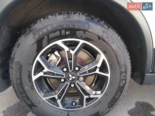 Серый Мицубиси Аутлендер, объемом двигателя 2 л и пробегом 32 тыс. км за 21000 $, фото 9 на Automoto.ua