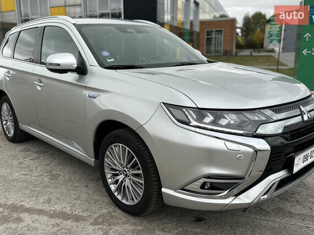 Сірий Міцубісі Аутлендер, об'ємом двигуна 2.36 л та пробігом 179 тис. км за 24950 $, фото 2 на Automoto.ua