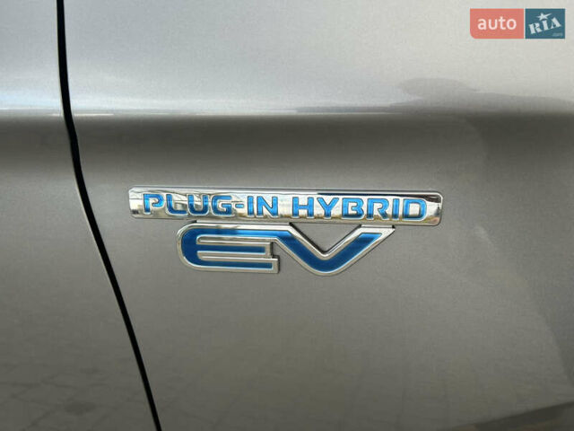 Сірий Міцубісі Аутлендер, об'ємом двигуна 0 л та пробігом 157 тис. км за 25900 $, фото 8 на Automoto.ua