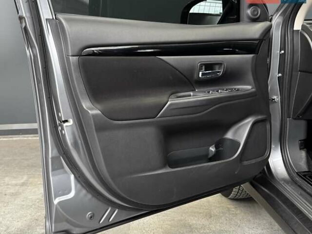 Серый Мицубиси Аутлендер, объемом двигателя 2 л и пробегом 91 тыс. км за 19000 $, фото 32 на Automoto.ua