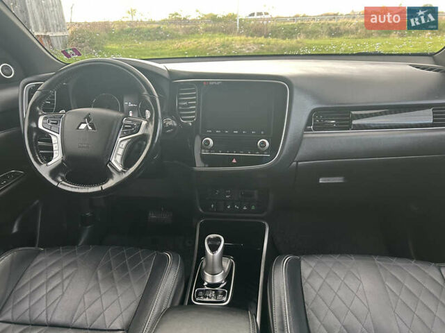 Сірий Міцубісі Аутлендер, об'ємом двигуна 0 л та пробігом 157 тис. км за 25900 $, фото 19 на Automoto.ua