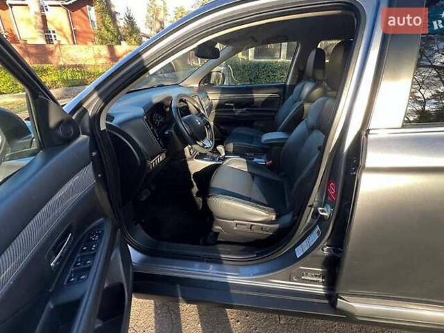 Серый Мицубиси Аутлендер, объемом двигателя 2.4 л и пробегом 120 тыс. км за 23200 $, фото 5 на Automoto.ua