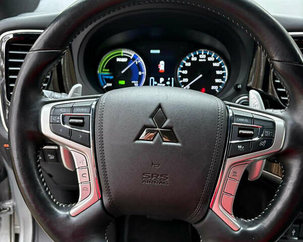 Серый Мицубиси Аутлендер, объемом двигателя 2.36 л и пробегом 179 тыс. км за 24900 $, фото 13 на Automoto.ua