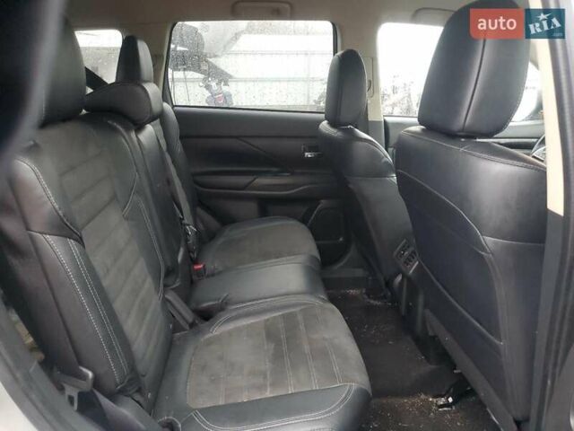 Серый Мицубиси Аутлендер, объемом двигателя 2.36 л и пробегом 112 тыс. км за 2900 $, фото 10 на Automoto.ua
