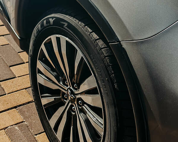 Серый Мицубиси Аутлендер, объемом двигателя 2.4 л и пробегом 95 тыс. км за 16500 $, фото 6 на Automoto.ua