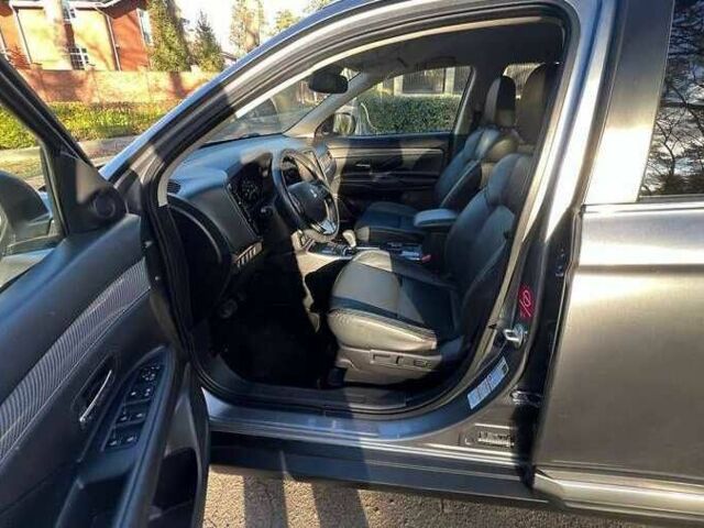 Сірий Міцубісі Аутлендер, об'ємом двигуна 2.4 л та пробігом 120 тис. км за 21200 $, фото 6 на Automoto.ua