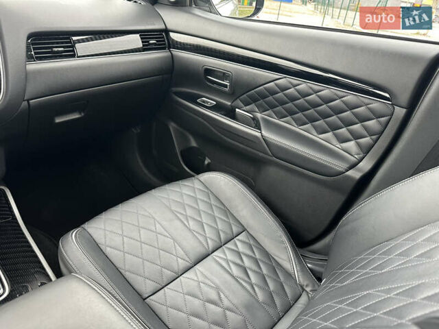 Сірий Міцубісі Аутлендер, об'ємом двигуна 2.36 л та пробігом 179 тис. км за 24950 $, фото 27 на Automoto.ua