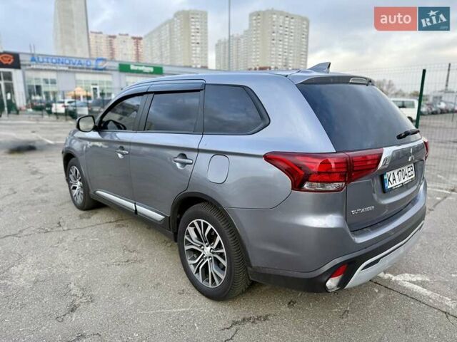 Серый Мицубиси Аутлендер, объемом двигателя 2.36 л и пробегом 136 тыс. км за 15000 $, фото 2 на Automoto.ua