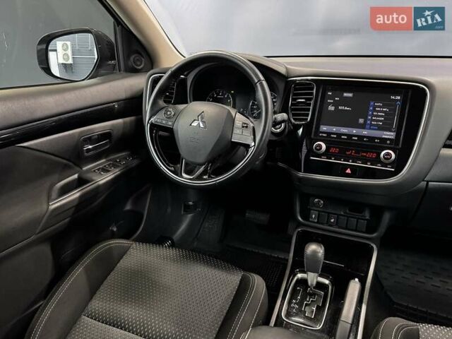 Серый Мицубиси Аутлендер, объемом двигателя 2 л и пробегом 91 тыс. км за 19000 $, фото 39 на Automoto.ua