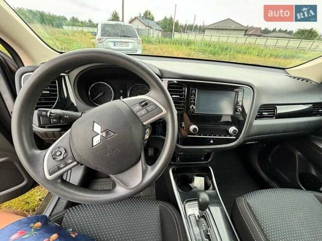 Сірий Міцубісі Аутлендер, об'ємом двигуна 2.36 л та пробігом 91 тис. км за 21150 $, фото 2 на Automoto.ua