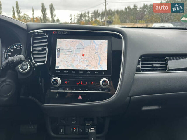 Сірий Міцубісі Аутлендер, об'ємом двигуна 2.36 л та пробігом 179 тис. км за 24950 $, фото 24 на Automoto.ua