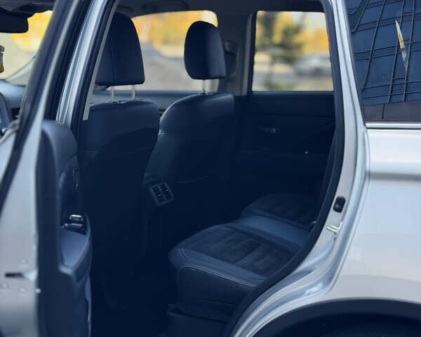 Міцубісі Аутлендер 2020 у Дніпро (Дніпропетровську) на Automoto.ua Сірий Міцубісі Аутлендер, об'ємом двигуна 2.36 л та пробігом 29 тис. км за 25500 $, фото 30 на Automoto.ua