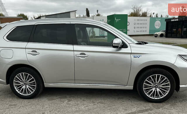 Сірий Міцубісі Аутлендер, об'ємом двигуна 2.36 л та пробігом 179 тис. км за 24950 $, фото 3 на Automoto.ua