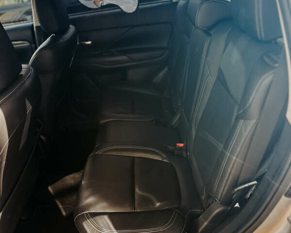 Серый Мицубиси Аутлендер, объемом двигателя 2.4 л и пробегом 95 тыс. км за 16500 $, фото 13 на Automoto.ua