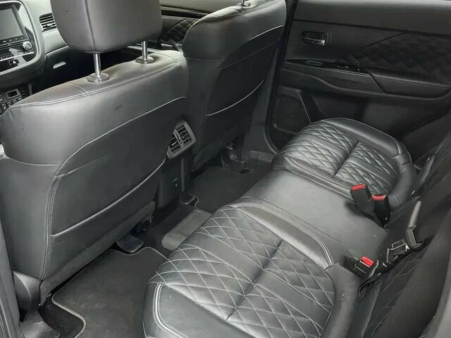 Серый Мицубиси Аутлендер, объемом двигателя 2.4 л и пробегом 49 тыс. км за 13300 $, фото 9 на Automoto.ua