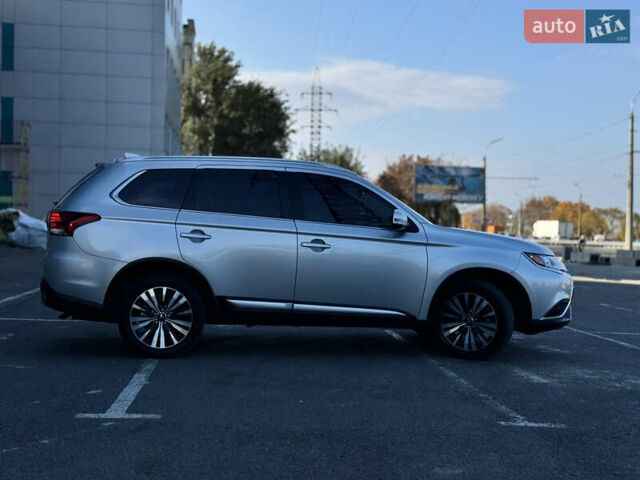 Міцубісі Аутлендер 2020 у Дніпро (Дніпропетровську) на Automoto.ua Сірий Міцубісі Аутлендер, об'ємом двигуна 2.36 л та пробігом 29 тис. км за 25500 $, фото 5 на Automoto.ua