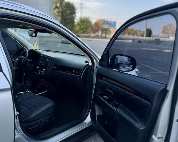 Міцубісі Аутлендер 2020 у Дніпро (Дніпропетровську) на Automoto.ua Сірий Міцубісі Аутлендер, об'ємом двигуна 2.36 л та пробігом 29 тис. км за 25500 $, фото 34 на Automoto.ua