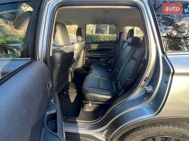 Серый Мицубиси Аутлендер, объемом двигателя 2.4 л и пробегом 120 тыс. км за 23200 $, фото 13 на Automoto.ua