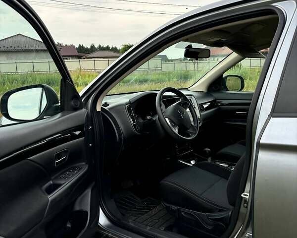 Сірий Міцубісі Аутлендер, об'ємом двигуна 2.36 л та пробігом 91 тис. км за 21150 $, фото 3 на Automoto.ua