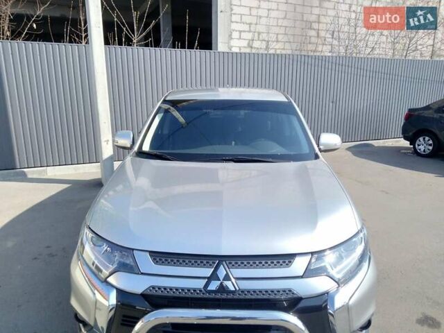 Серый Мицубиси Аутлендер, объемом двигателя 2 л и пробегом 32 тыс. км за 21000 $, фото 8 на Automoto.ua
