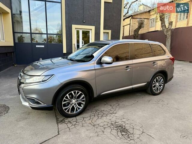 Серый Мицубиси Аутлендер, объемом двигателя 2.36 л и пробегом 136 тыс. км за 14900 $, фото 2 на Automoto.ua