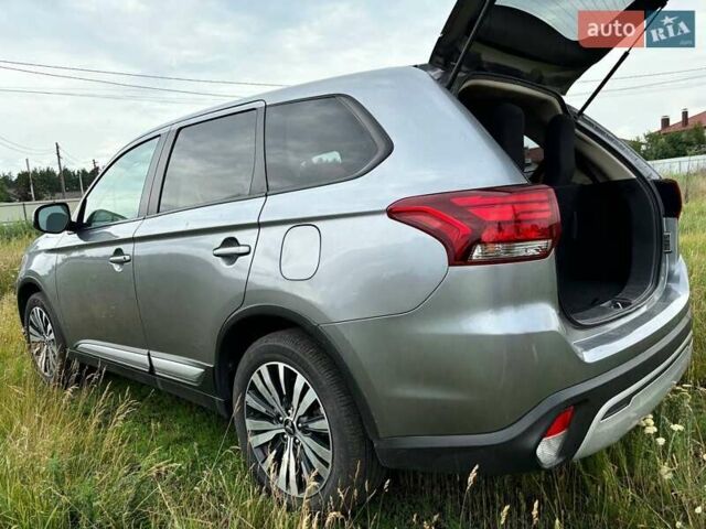 Сірий Міцубісі Аутлендер, об'ємом двигуна 2.36 л та пробігом 91 тис. км за 21150 $, фото 7 на Automoto.ua