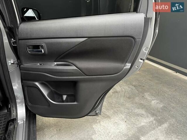 Серый Мицубиси Аутлендер, объемом двигателя 2 л и пробегом 91 тыс. км за 19000 $, фото 30 на Automoto.ua