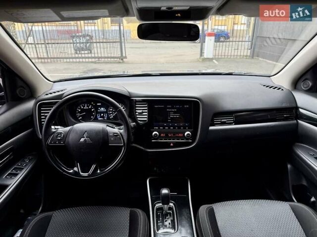 Сірий Міцубісі Аутлендер, об'ємом двигуна 2.36 л та пробігом 136 тис. км за 14800 $, фото 12 на Automoto.ua