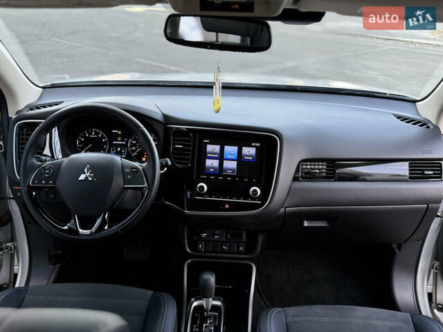 Міцубісі Аутлендер 2020 у Дніпро (Дніпропетровську) на Automoto.ua Сірий Міцубісі Аутлендер, об'ємом двигуна 2.36 л та пробігом 29 тис. км за 25500 $, фото 27 на Automoto.ua