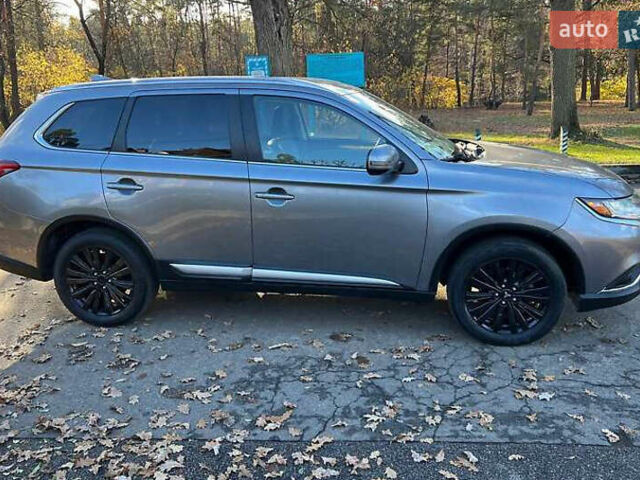 Серый Мицубиси Аутлендер, объемом двигателя 2.4 л и пробегом 120 тыс. км за 23200 $, фото 4 на Automoto.ua