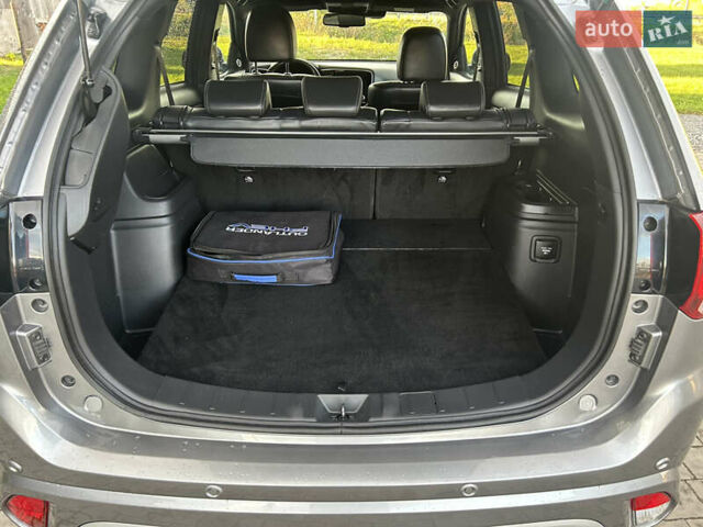 Сірий Міцубісі Аутлендер, об'ємом двигуна 0 л та пробігом 157 тис. км за 25900 $, фото 15 на Automoto.ua