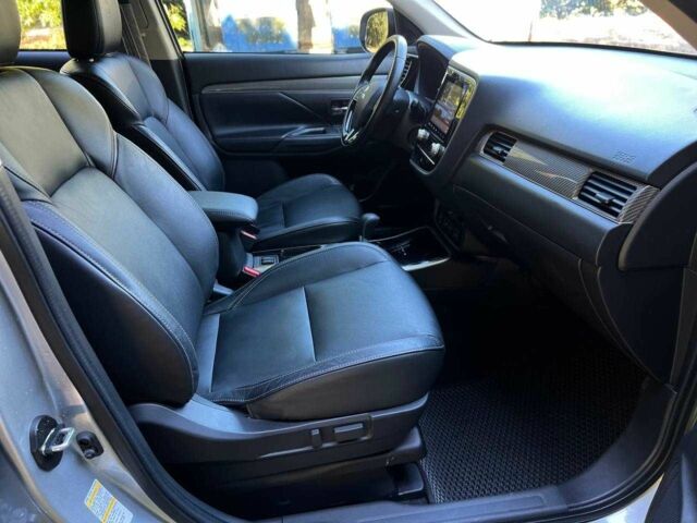 Серый Мицубиси Аутлендер, объемом двигателя 2.4 л и пробегом 80 тыс. км за 15900 $, фото 16 на Automoto.ua