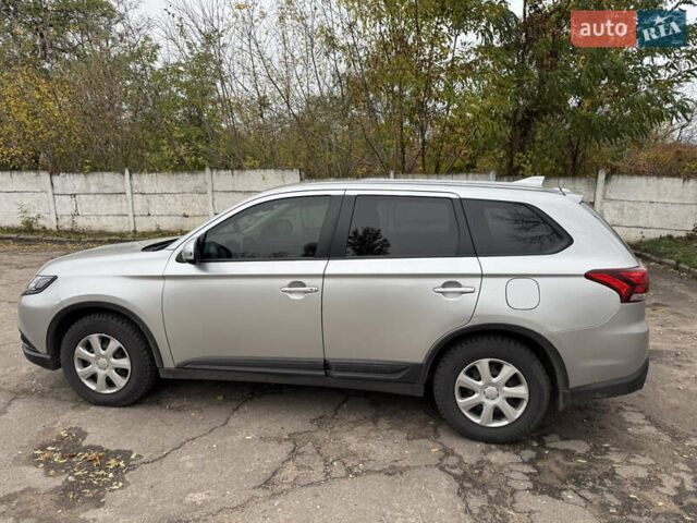 Мицубиси Аутлендер 2020 в Кропивницком (Кировограде) на Automoto.ua Серый Мицубиси Аутлендер, объемом двигателя 2 л и пробегом 100 тыс. км за 18300 $, фото 2 на Automoto.ua