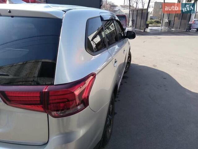 Серый Мицубиси Аутлендер, объемом двигателя 2 л и пробегом 32 тыс. км за 21000 $, фото 2 на Automoto.ua