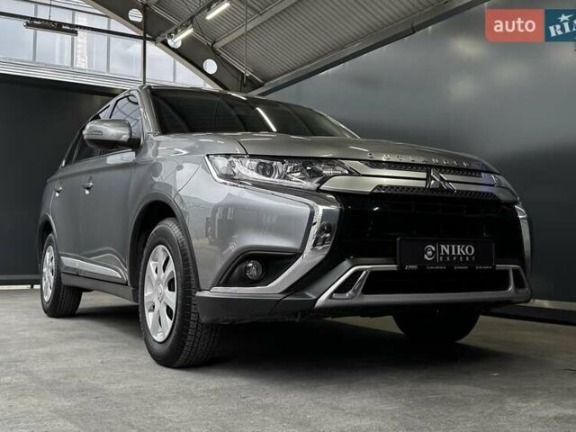 Серый Мицубиси Аутлендер, объемом двигателя 2 л и пробегом 91 тыс. км за 19000 $, фото 5 на Automoto.ua