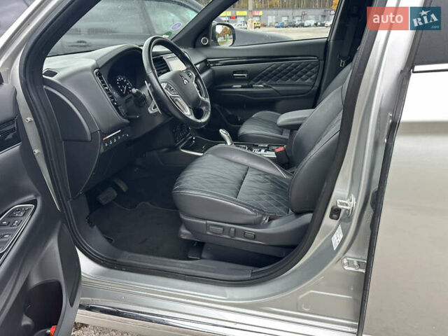 Сірий Міцубісі Аутлендер, об'ємом двигуна 2.36 л та пробігом 179 тис. км за 24950 $, фото 30 на Automoto.ua