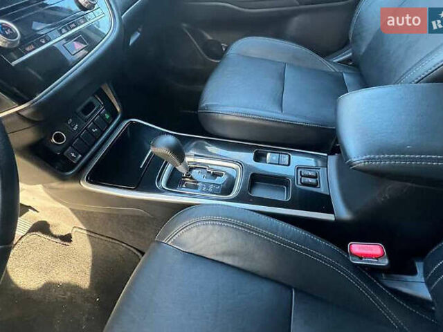 Серый Мицубиси Аутлендер, объемом двигателя 2.4 л и пробегом 120 тыс. км за 23200 $, фото 12 на Automoto.ua