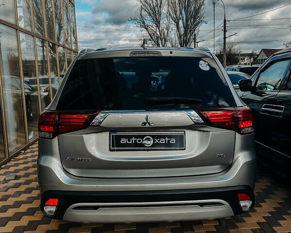 Серый Мицубиси Аутлендер, объемом двигателя 2.4 л и пробегом 95 тыс. км за 16500 $, фото 5 на Automoto.ua