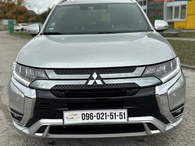 Сірий Міцубісі Аутлендер, об'ємом двигуна 2.36 л та пробігом 179 тис. км за 24950 $, фото 1 на Automoto.ua