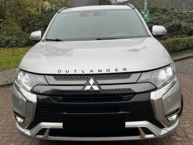 Серый Мицубиси Аутлендер, объемом двигателя 2.4 л и пробегом 49 тыс. км за 13300 $, фото 1 на Automoto.ua