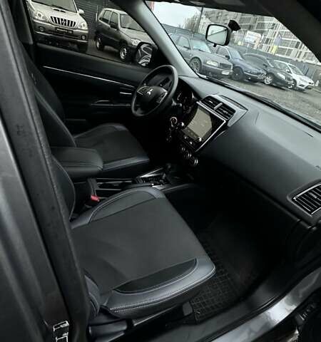 Серый Мицубиси Аутлендер, объемом двигателя 2 л и пробегом 70 тыс. км за 16899 $, фото 14 на Automoto.ua