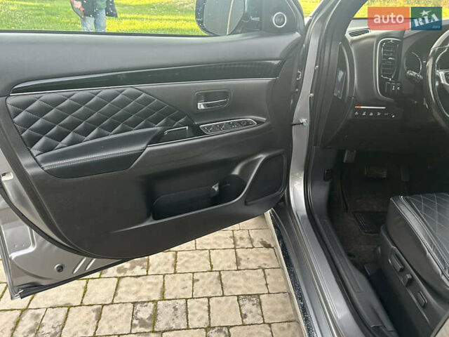 Сірий Міцубісі Аутлендер, об'ємом двигуна 0 л та пробігом 157 тис. км за 25900 $, фото 32 на Automoto.ua