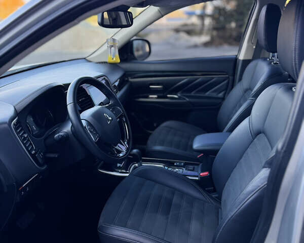 Міцубісі Аутлендер 2020 у Дніпро (Дніпропетровську) на Automoto.ua Сірий Міцубісі Аутлендер, об'ємом двигуна 2.36 л та пробігом 29 тис. км за 25500 $, фото 25 на Automoto.ua