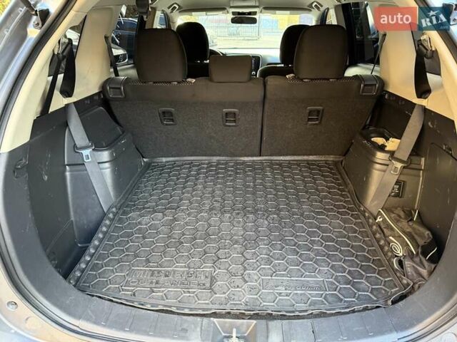 Серый Мицубиси Аутлендер, объемом двигателя 2.36 л и пробегом 136 тыс. км за 14900 $, фото 19 на Automoto.ua