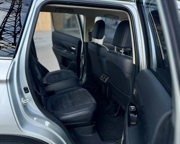 Міцубісі Аутлендер 2020 у Дніпро (Дніпропетровську) на Automoto.ua Сірий Міцубісі Аутлендер, об'ємом двигуна 2.36 л та пробігом 29 тис. км за 25500 $, фото 32 на Automoto.ua