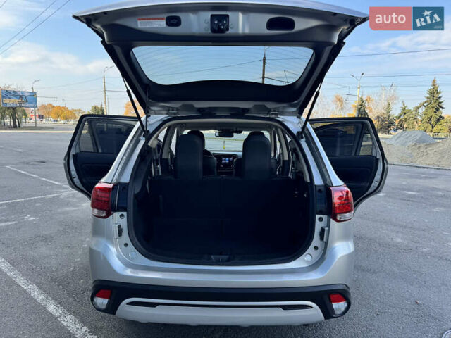 Міцубісі Аутлендер 2020 у Дніпро (Дніпропетровську) на Automoto.ua Сірий Міцубісі Аутлендер, об'ємом двигуна 2.36 л та пробігом 29 тис. км за 25500 $, фото 36 на Automoto.ua