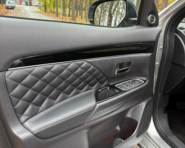 Серый Мицубиси Аутлендер, объемом двигателя 2.36 л и пробегом 179 тыс. км за 24900 $, фото 12 на Automoto.ua