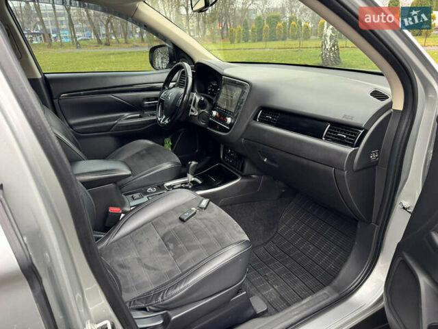 Серый Мицубиси Аутлендер, объемом двигателя 2.36 л и пробегом 142 тыс. км за 21500 $, фото 23 на Automoto.ua